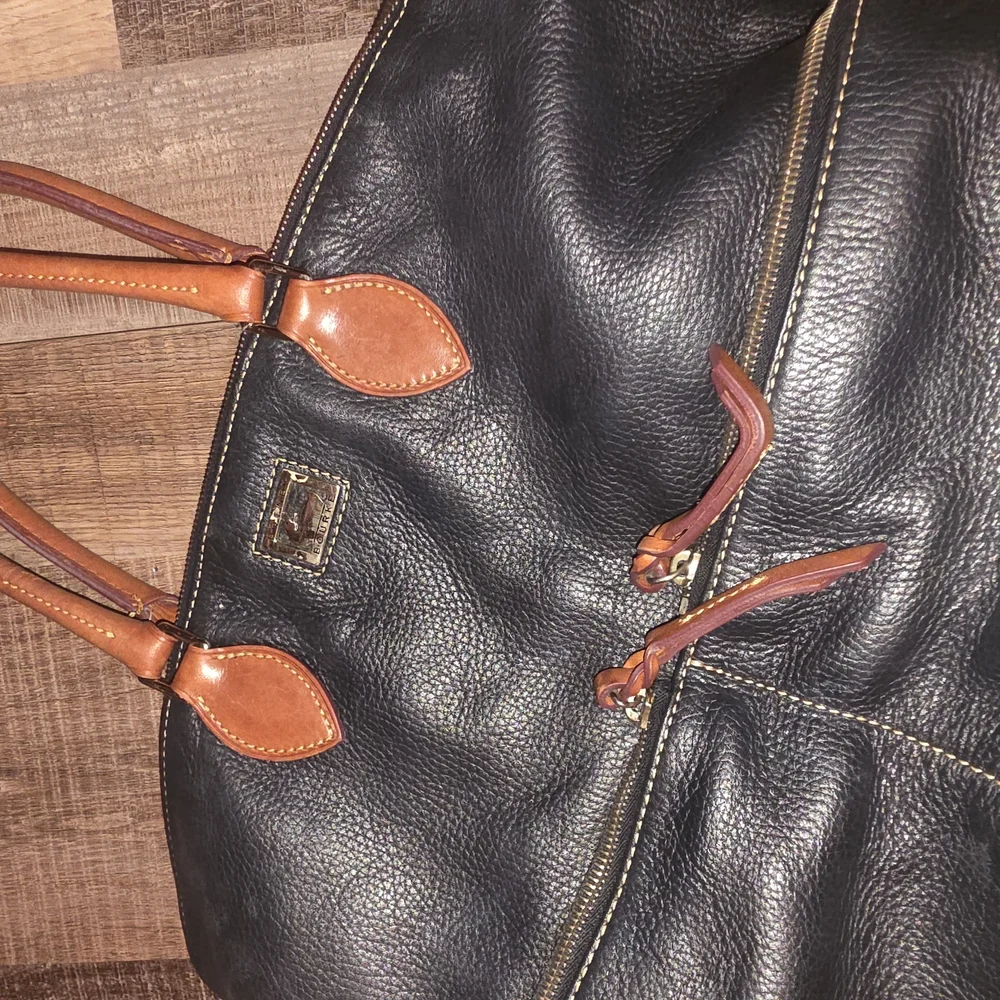 Dooney & Bourke classic dooney